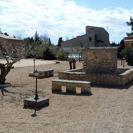 Appart Cosy Avec Son Exterieur Chaleureux,Piscine Et Parking Prive Fontvieille Zewnętrze zdjęcie