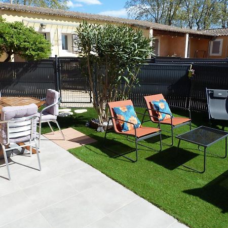 Appart Cosy Avec Son Exterieur Chaleureux,Piscine Et Parking Prive Fontvieille Zewnętrze zdjęcie