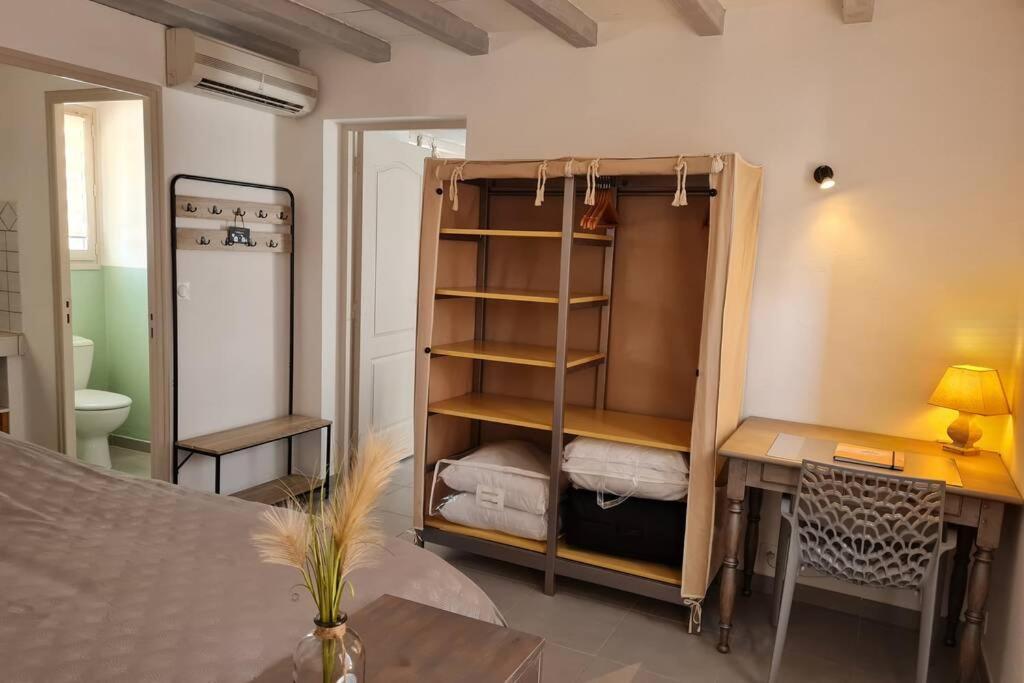 Appart Cosy Avec Son Exterieur Chaleureux,Piscine Et Parking Prive Fontvieille Zewnętrze zdjęcie