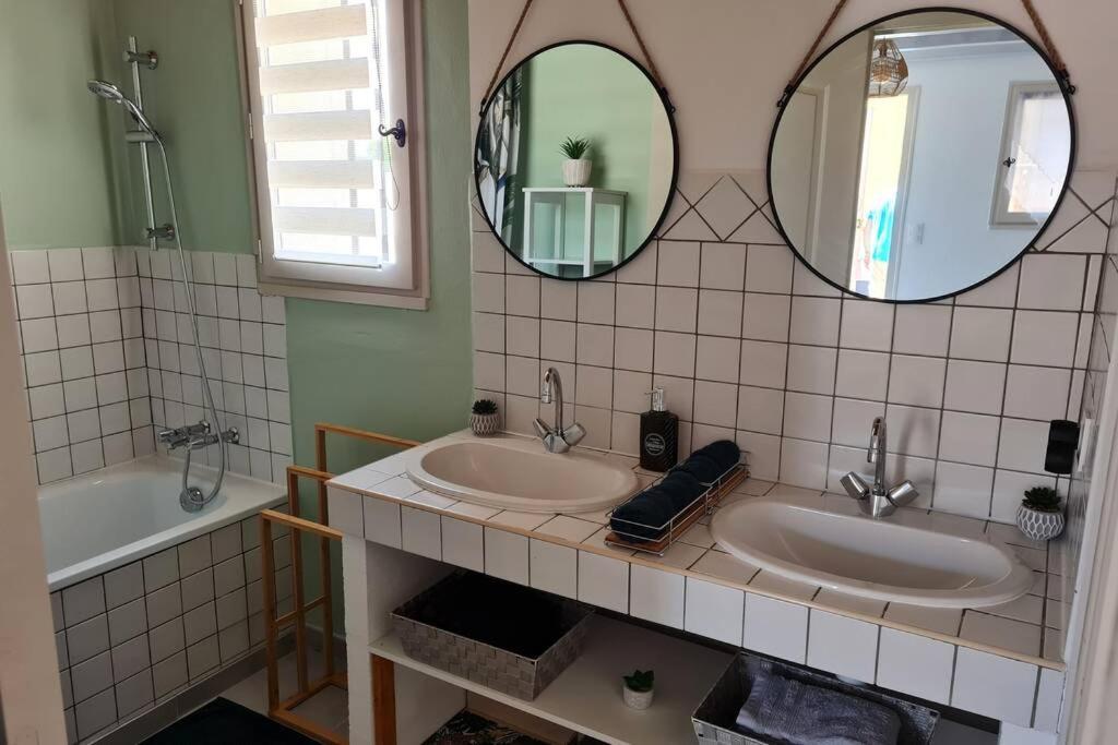 Appart Cosy Avec Son Exterieur Chaleureux,Piscine Et Parking Prive Fontvieille Zewnętrze zdjęcie