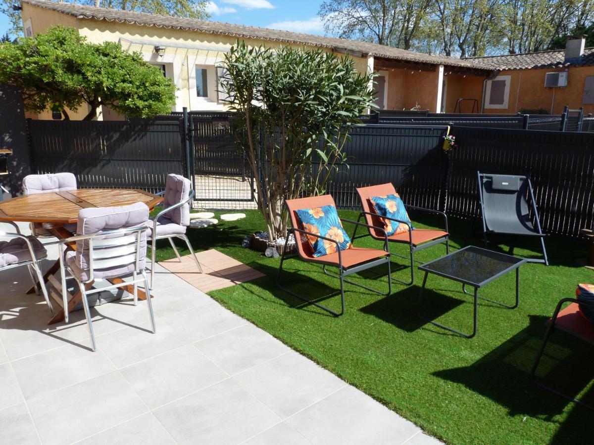 Appart Cosy Avec Son Exterieur Chaleureux,Piscine Et Parking Prive Fontvieille Zewnętrze zdjęcie