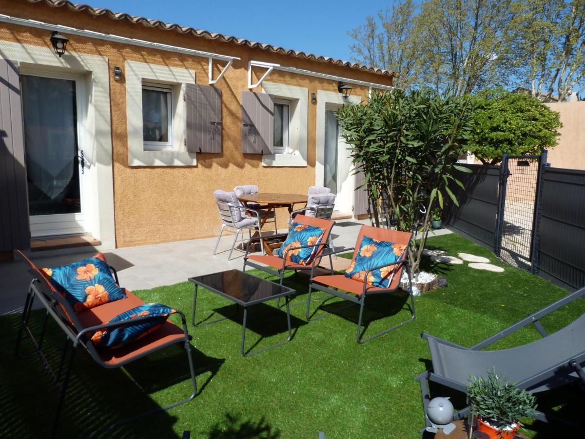 Appart Cosy Avec Son Exterieur Chaleureux,Piscine Et Parking Prive Fontvieille Zewnętrze zdjęcie