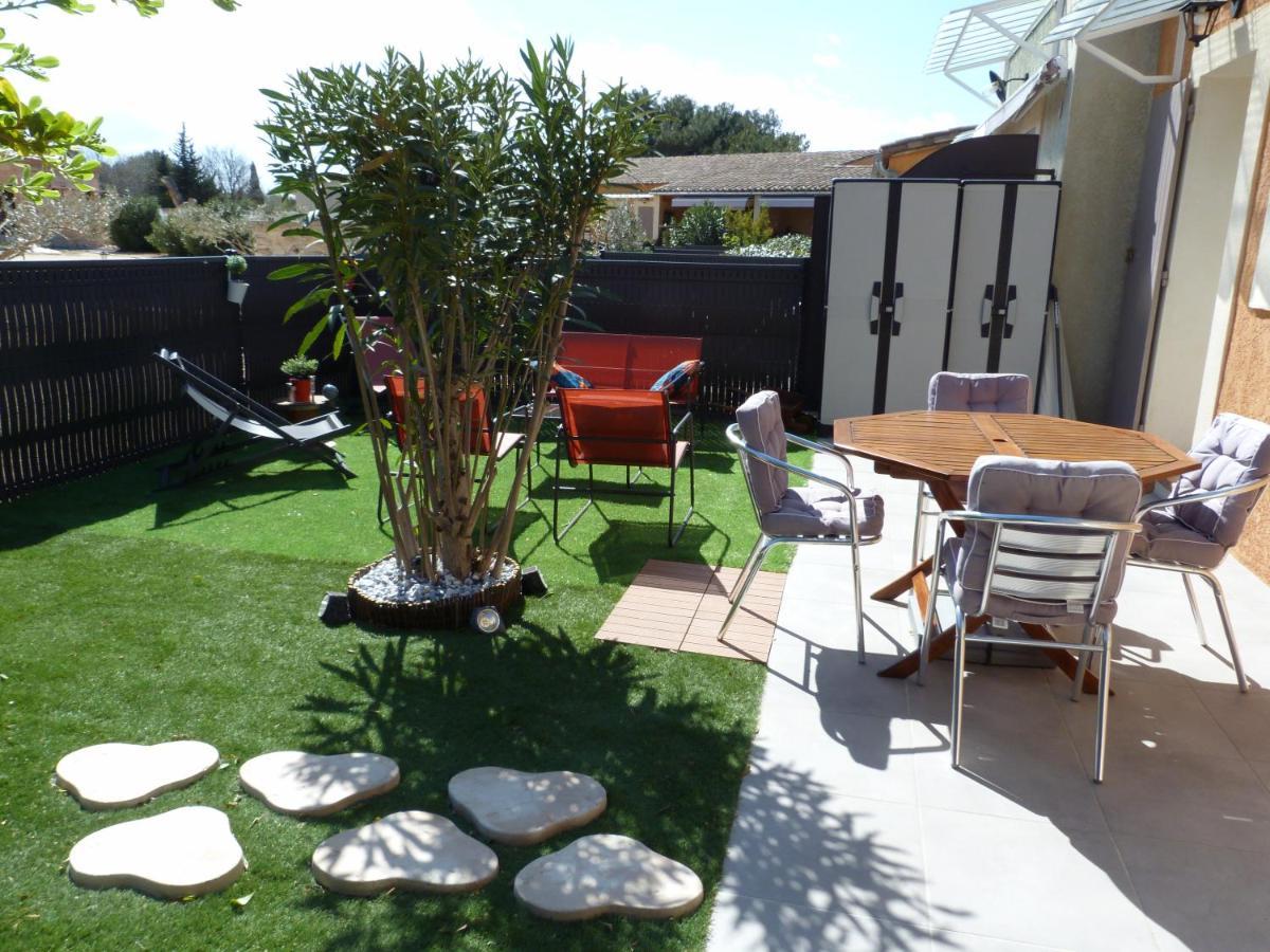 Appart Cosy Avec Son Exterieur Chaleureux,Piscine Et Parking Prive Fontvieille Zewnętrze zdjęcie