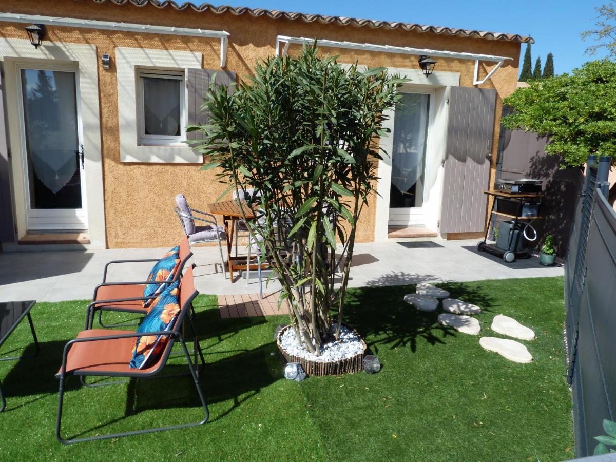 Appart Cosy Avec Son Exterieur Chaleureux,Piscine Et Parking Prive Fontvieille Zewnętrze zdjęcie